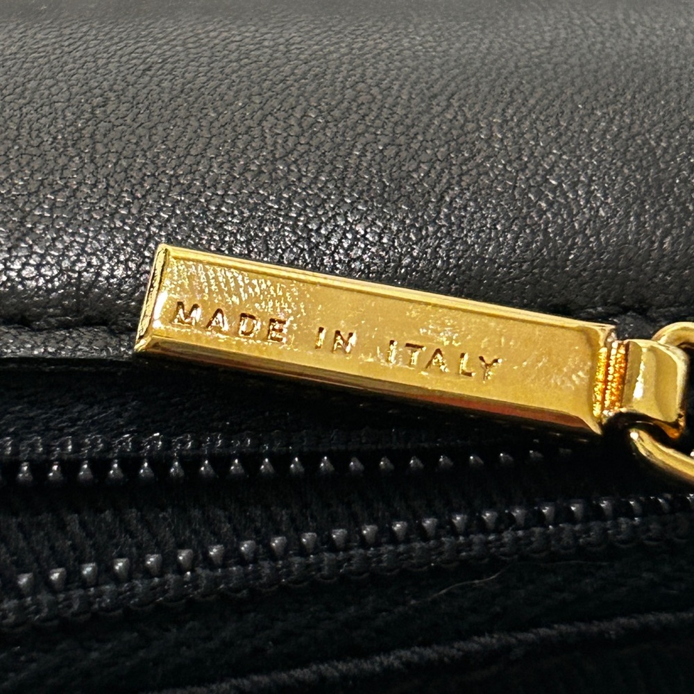 Dolce & Gabbana
Model Name: Pochette Karung Leo
Color Verdone - Picture 7 of 12